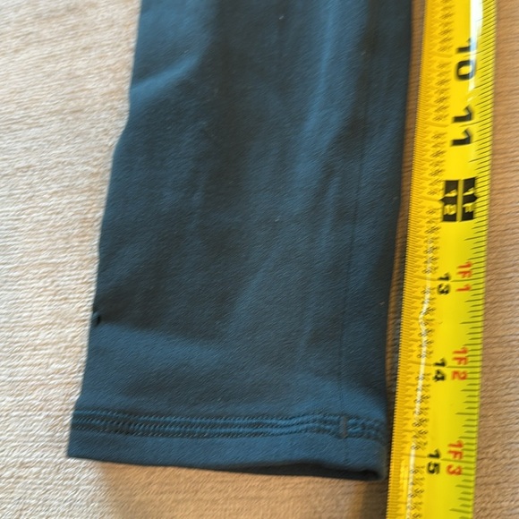 lululemon reveal crop in submarine - Picture 5 of 12